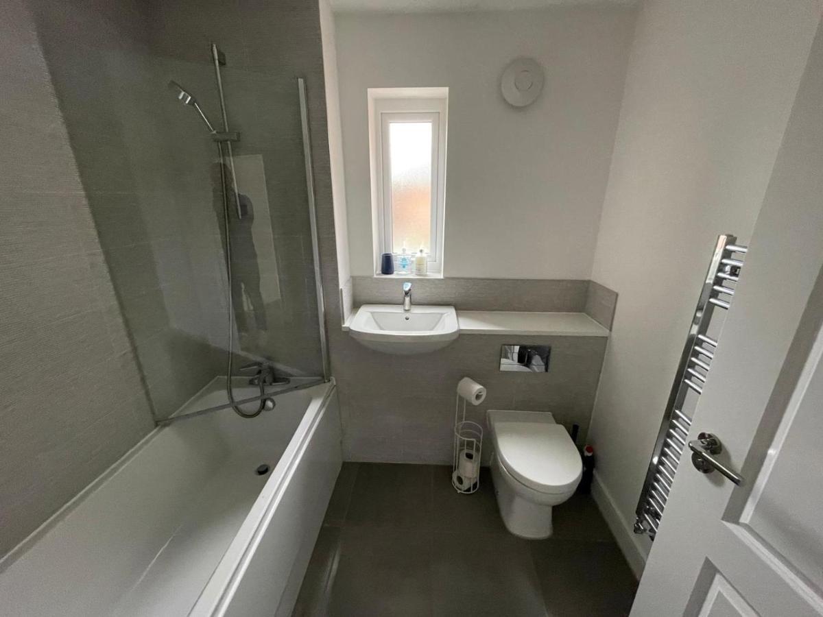 Modern Room With Huge Bed - Walk To City Centre! Manchester Exteriör bild
