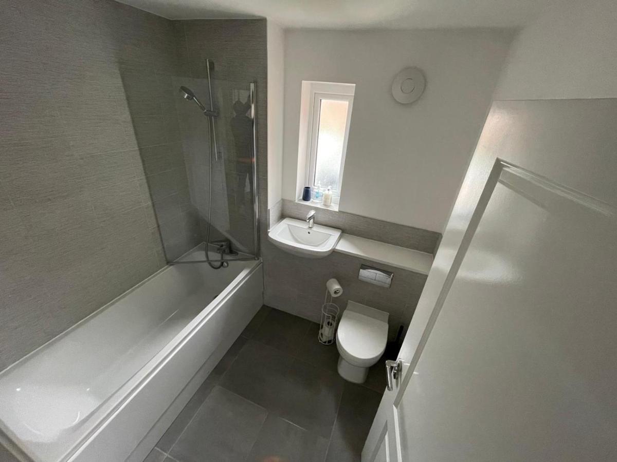 Modern Room With Huge Bed - Walk To City Centre! Manchester Exteriör bild